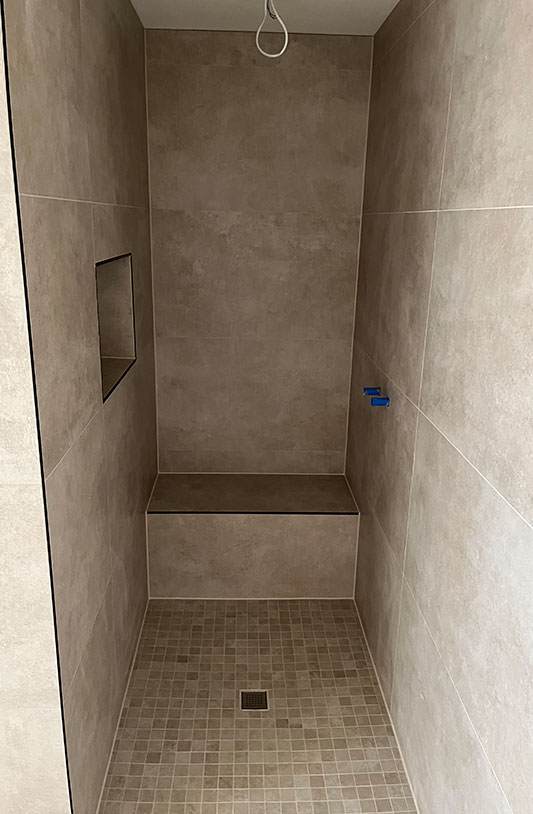 referenz-duschnische-grossformatfliesen